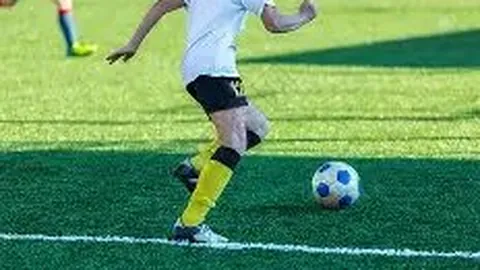 鹿晗关晓彤同家人欢度生日 消息人士否认争吵激烈