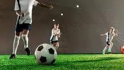 英超首战风云：曼联败北意外生辉，热刺焕新亮相，升班马表现抢眼