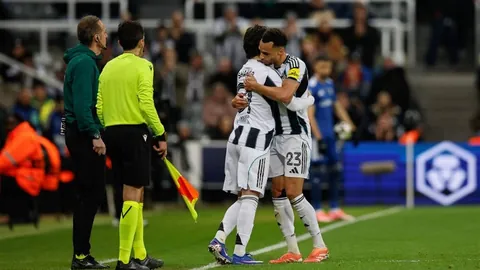 马奎尔：西看台荣耀巅峰，绝杀瞬间荣耀满溢